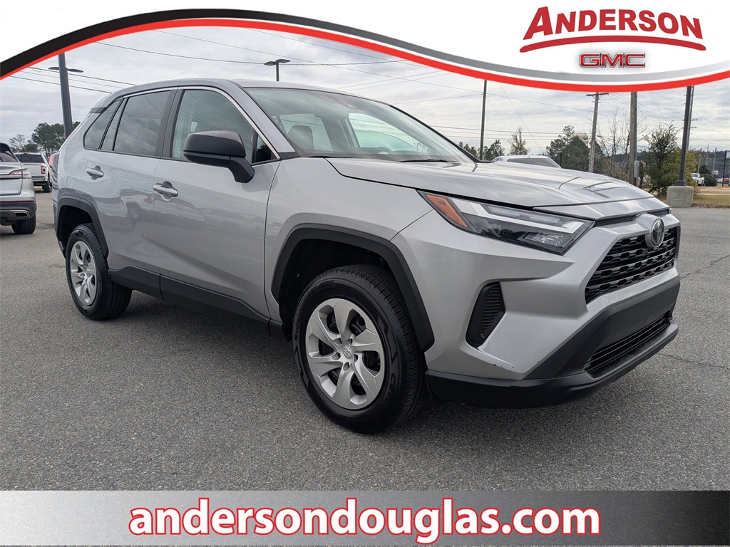 2023 Toyota RAV4 LE's photo