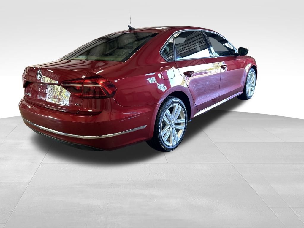 2019 Volkswagen Passat 2.0T Wolfsburg Edition photo 6