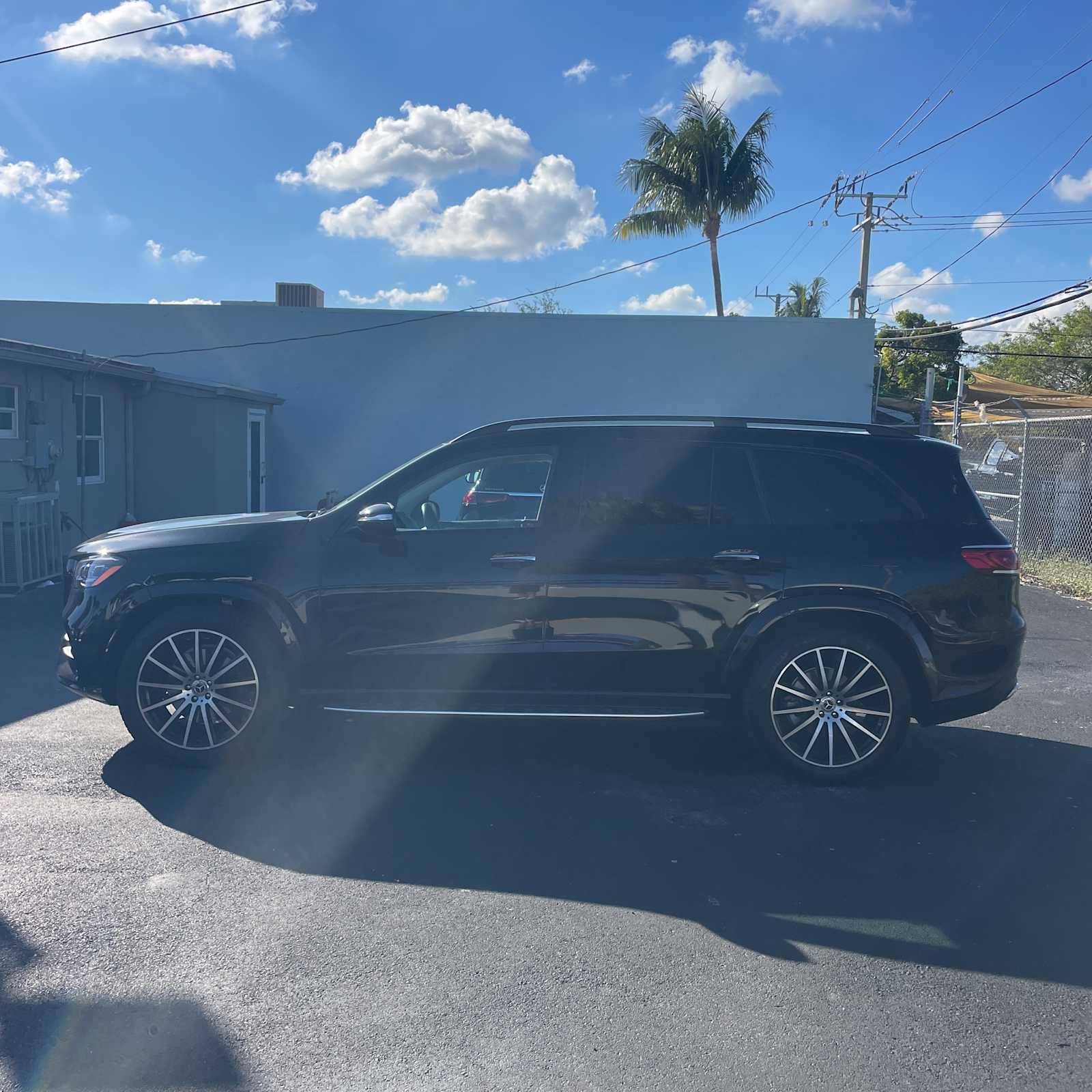 2023 Mercedes Benz GLS 580 4MATIC photo 3