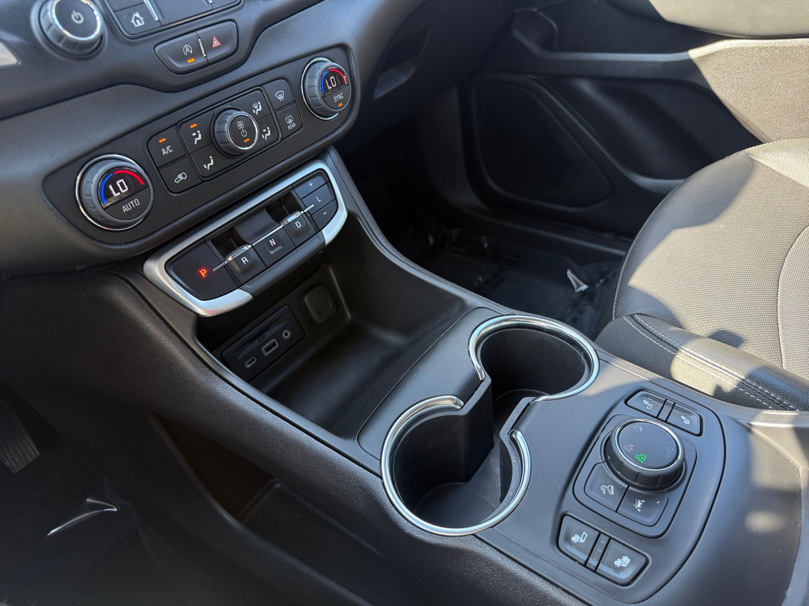 2024 Gmc Terrain SLT photo 13