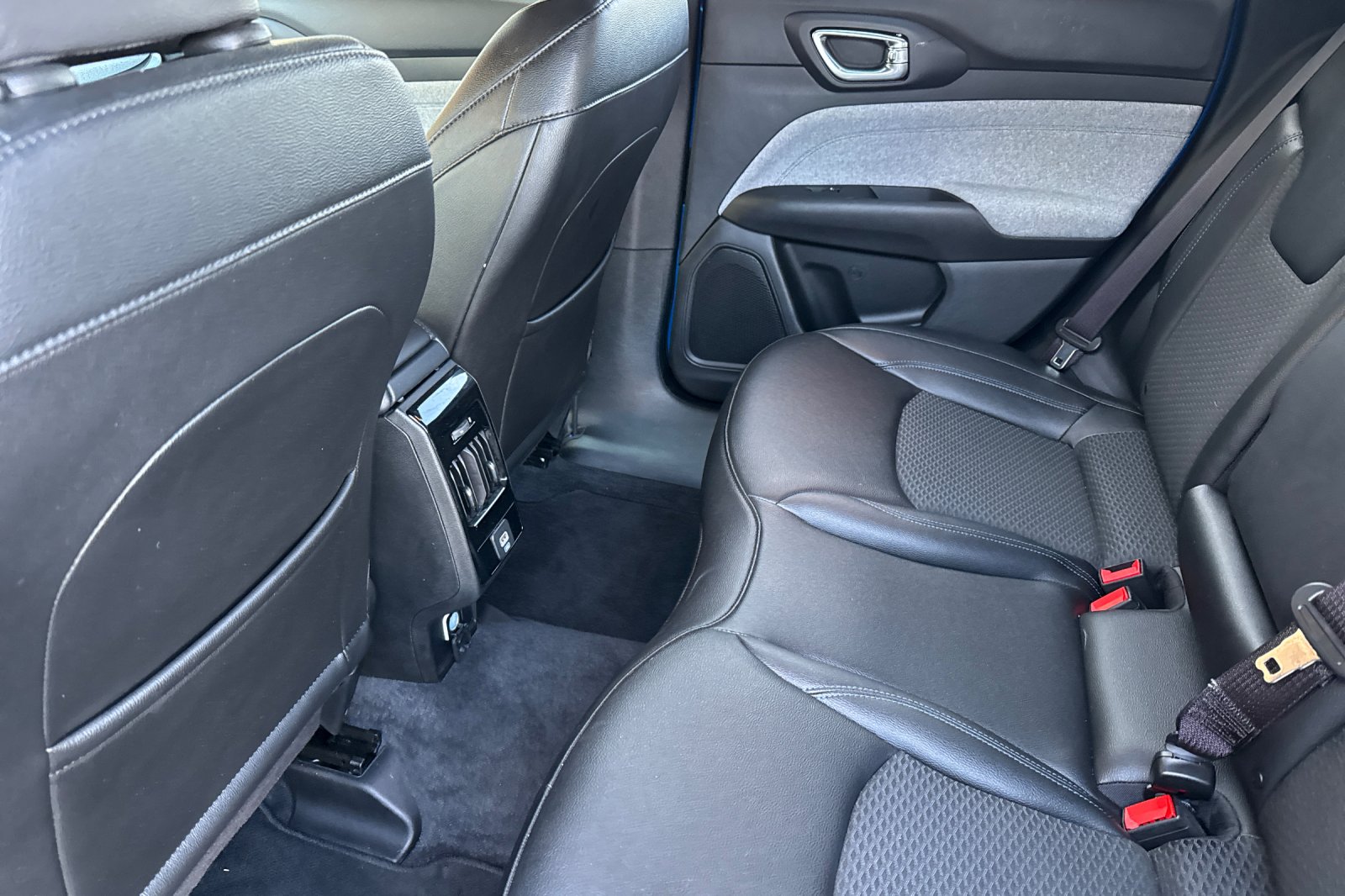 2024 Jeep Compass Latitude photo 4