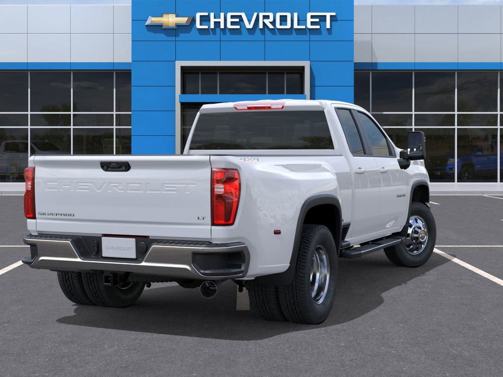 2025 Chevrolet Silverado 3500HD LT photo 4