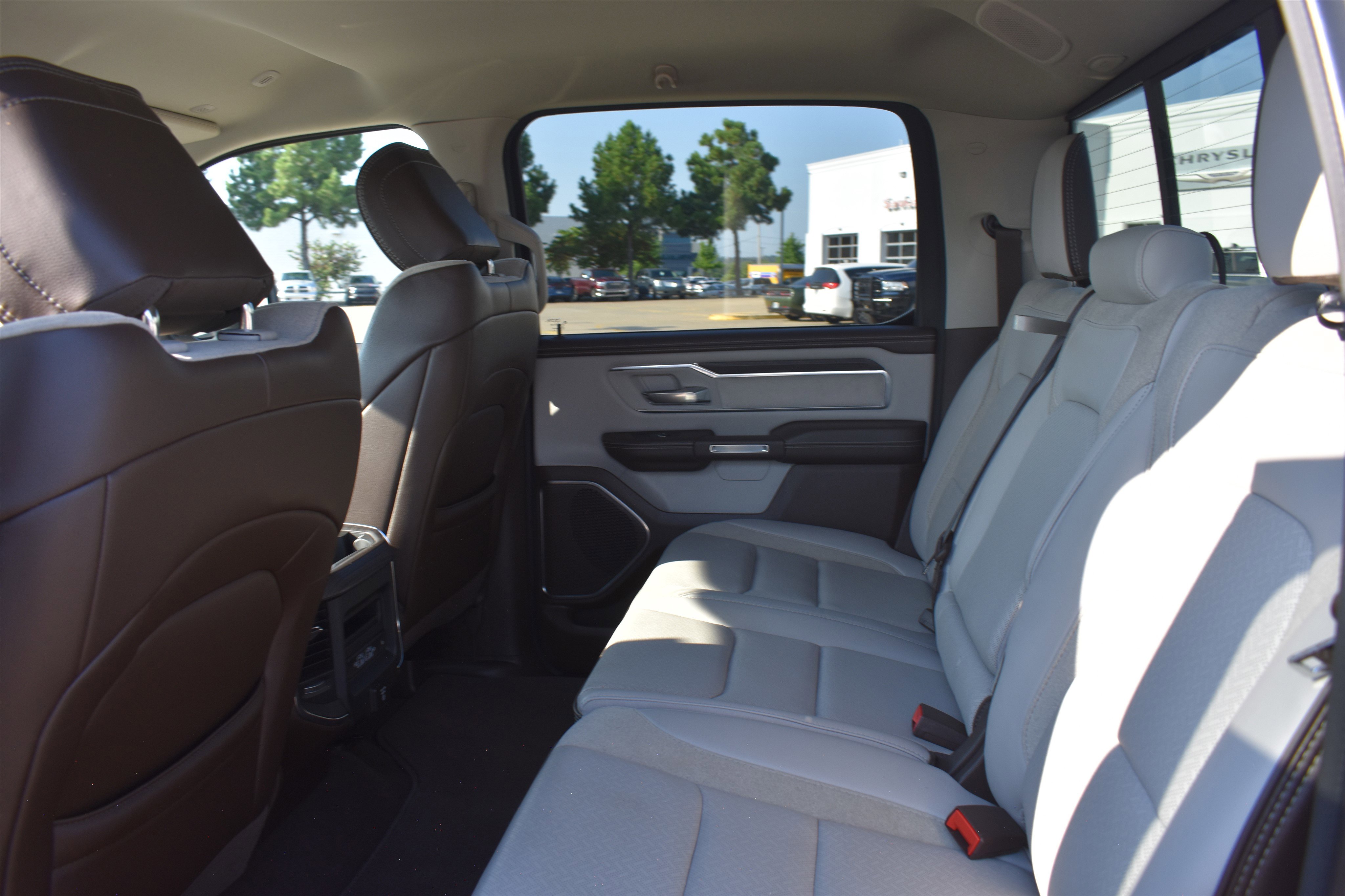 2025 Ram 1500 Laramie photo 7