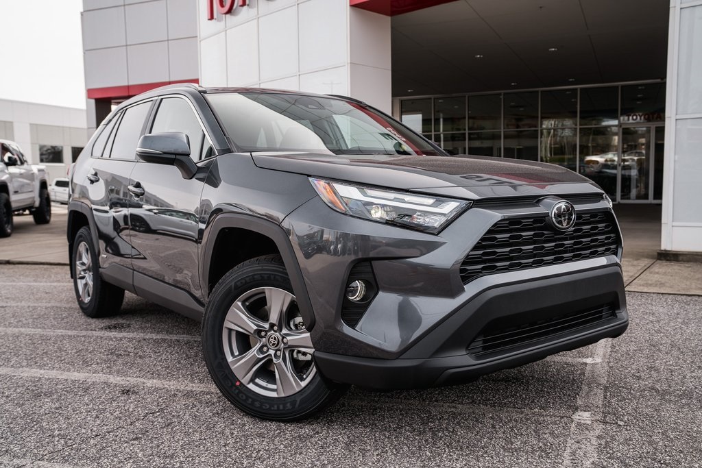 2025 Toyota RAV4 XLE's photo