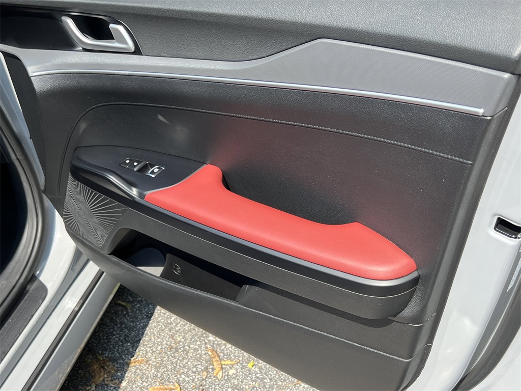 2023 Kia K5 GT-Line photo 10