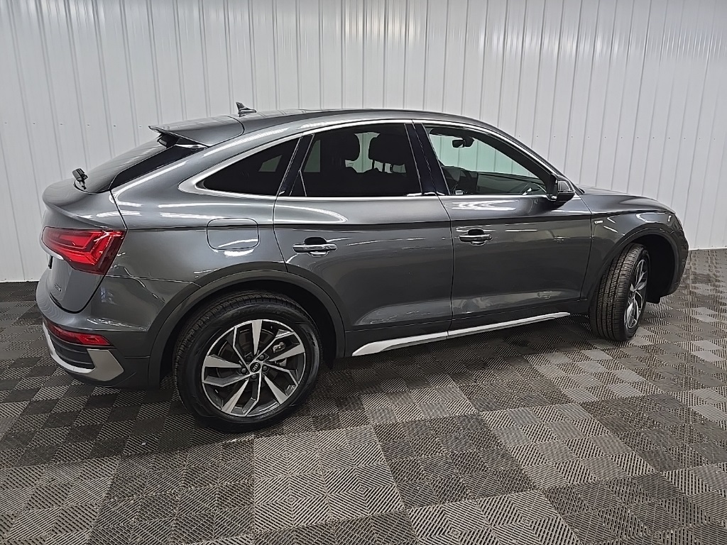 2022 Audi Q5 S line Premium Plus photo 2