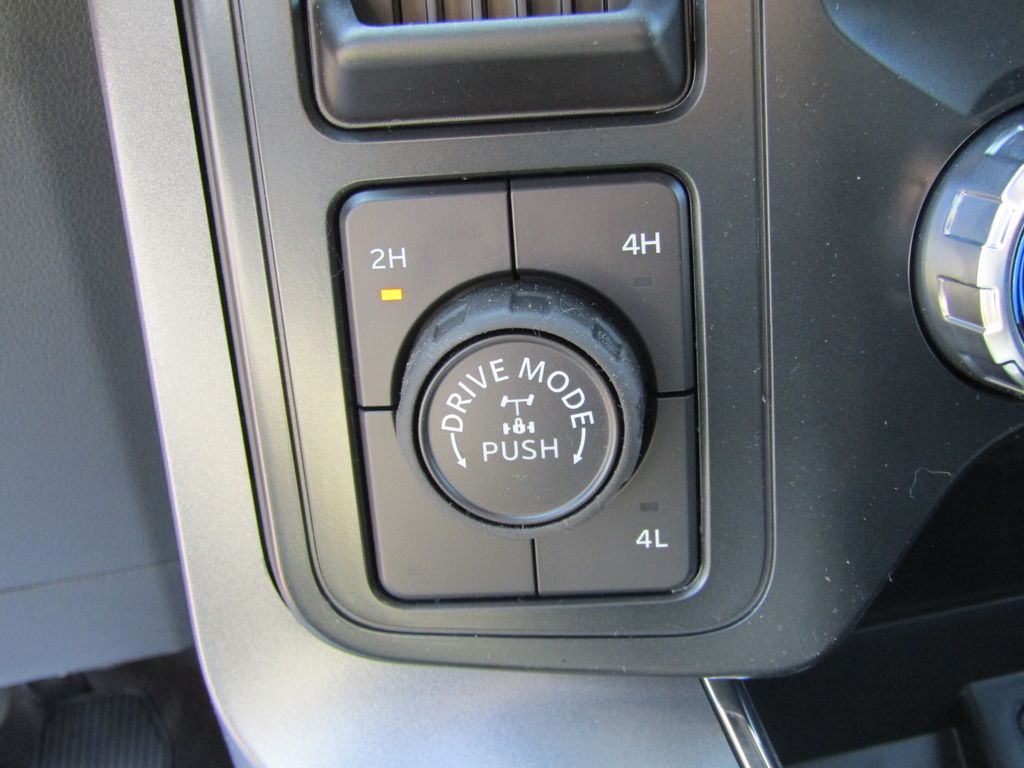 2025 Ford F-150 XLT photo 26