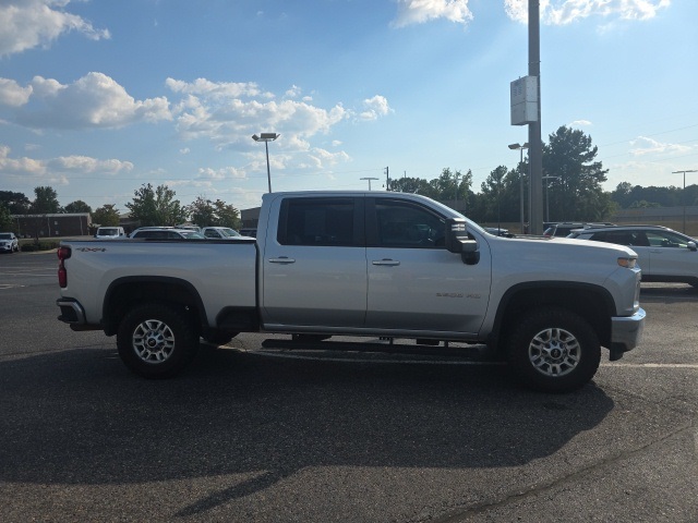 2022 Chevrolet Silverado 2500HD LT photo 2