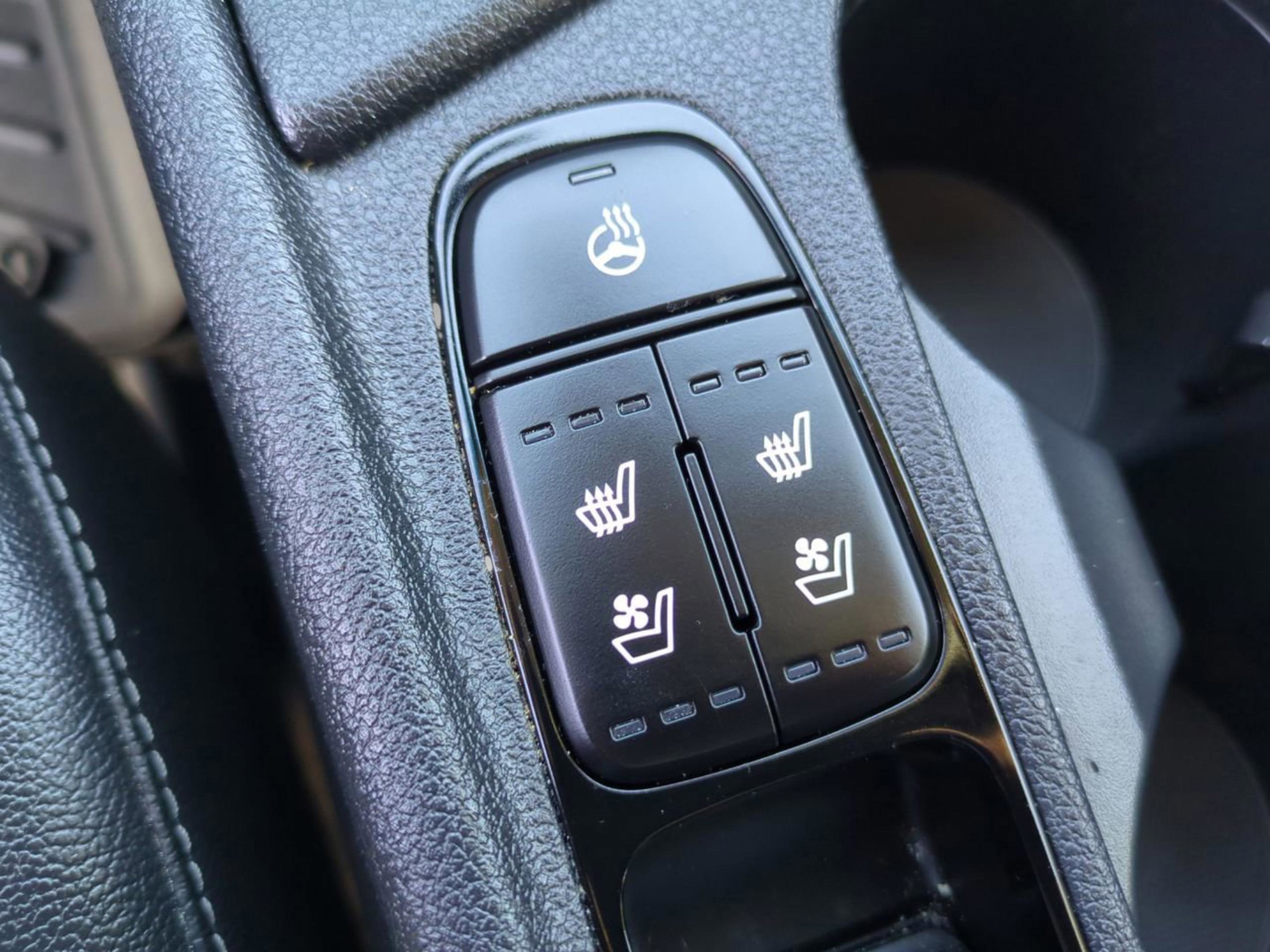 2020 Kia Niro EX Premium photo 25