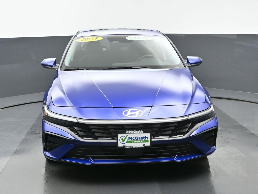 2025 Hyundai Elantra SEL Convenience photo 3