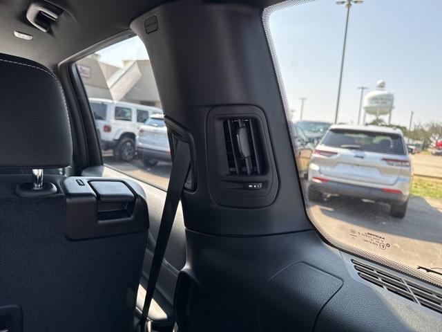 2025 Jeep Grand Cherokee Laredo photo 28