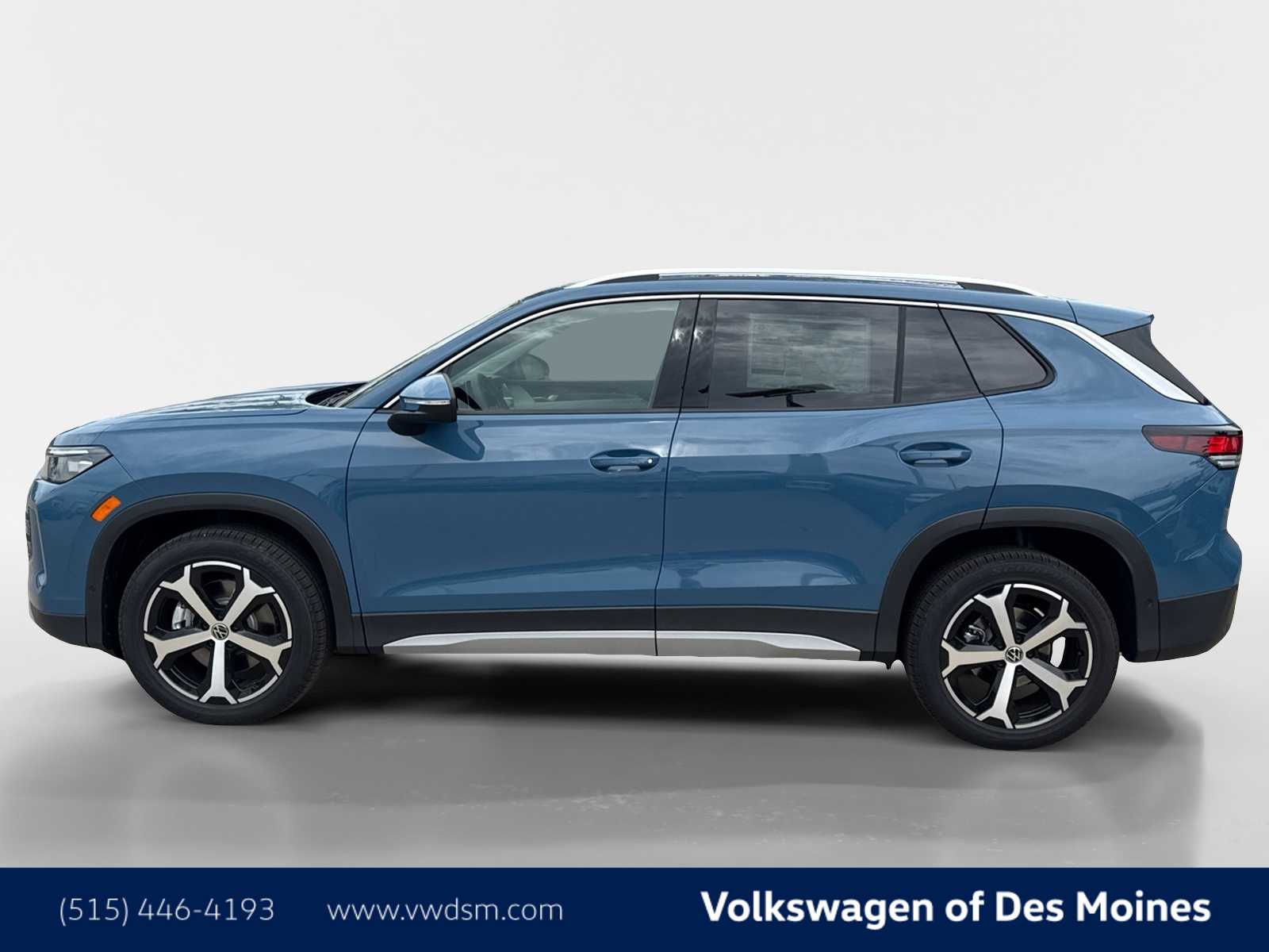 2025 Volkswagen Tiguan SE photo 3