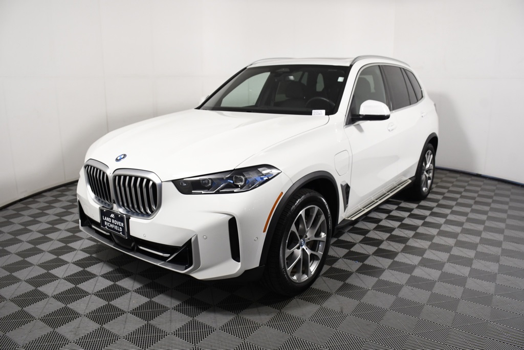 2024 BMW X5 50e's photo