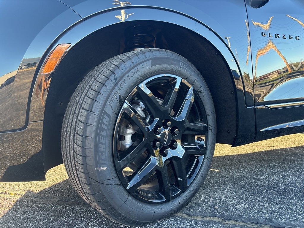 2025 Chevrolet Blazer RS photo 3