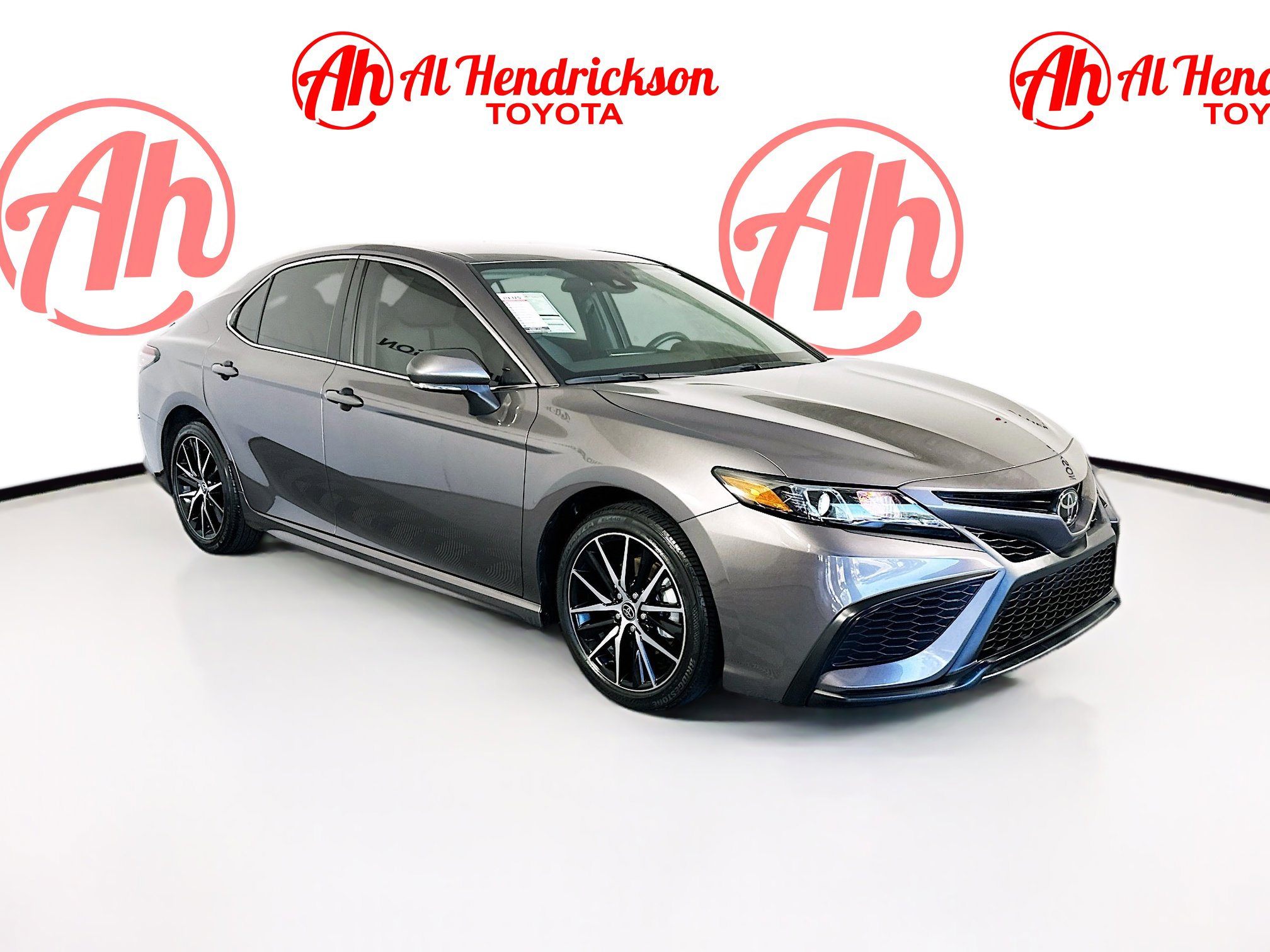 2023 Toyota Camry SE's photo