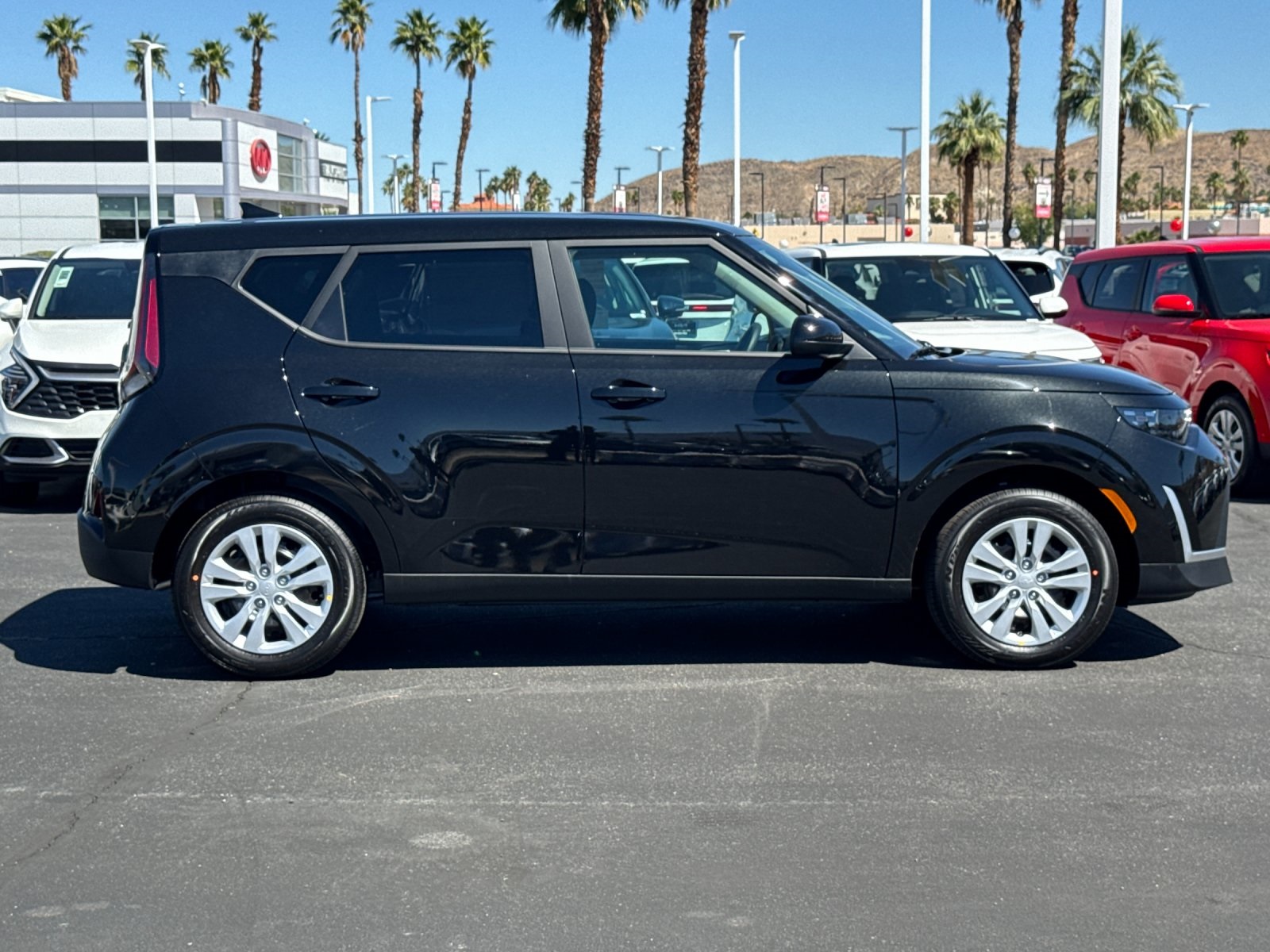 2025 Kia Soul LX photo 2