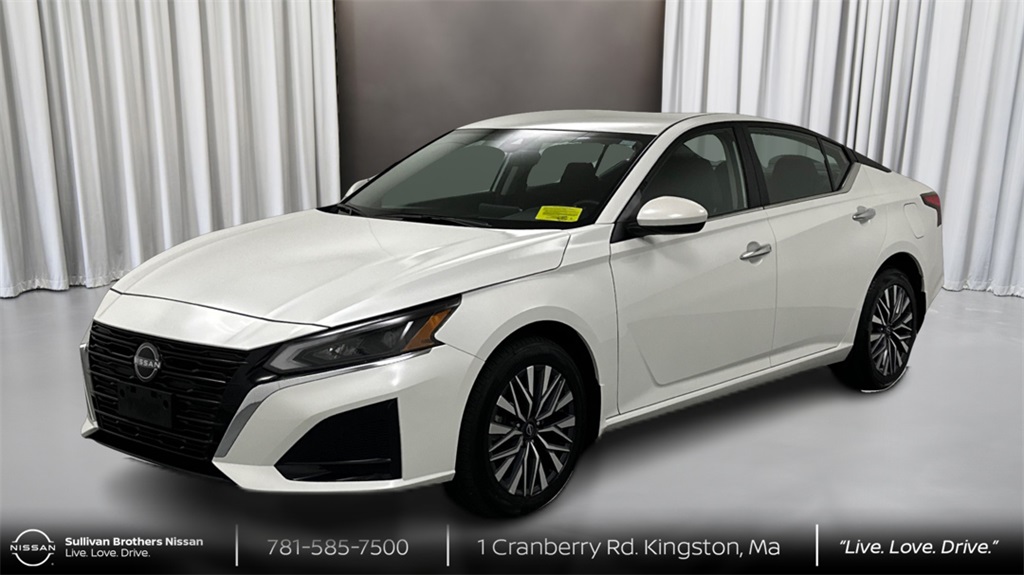 Used 2023 White Nissan 2.5 SV image 1