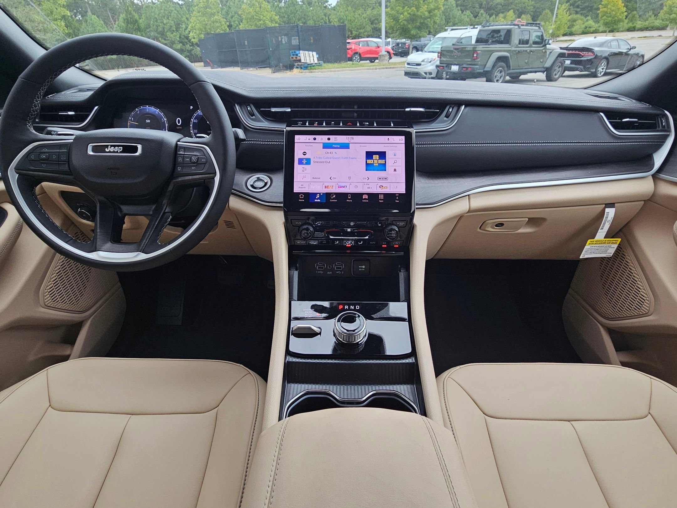 2025 Jeep Grand Cherokee Limited photo 9