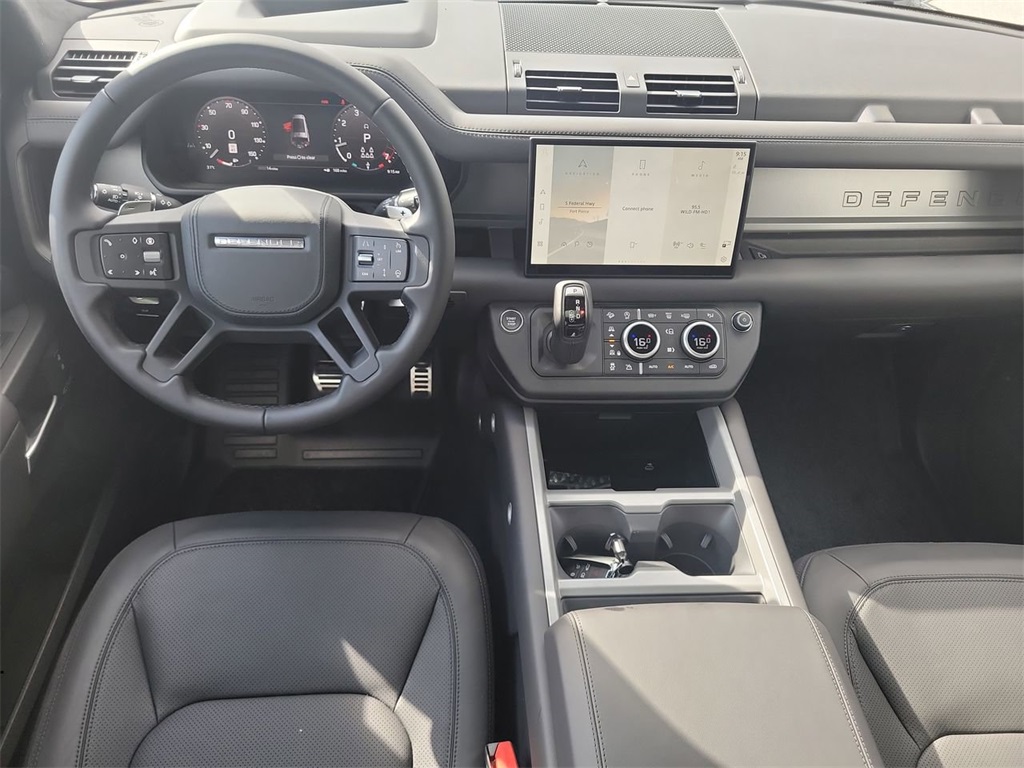2025 Land Rover Defender 130 V8 photo 15