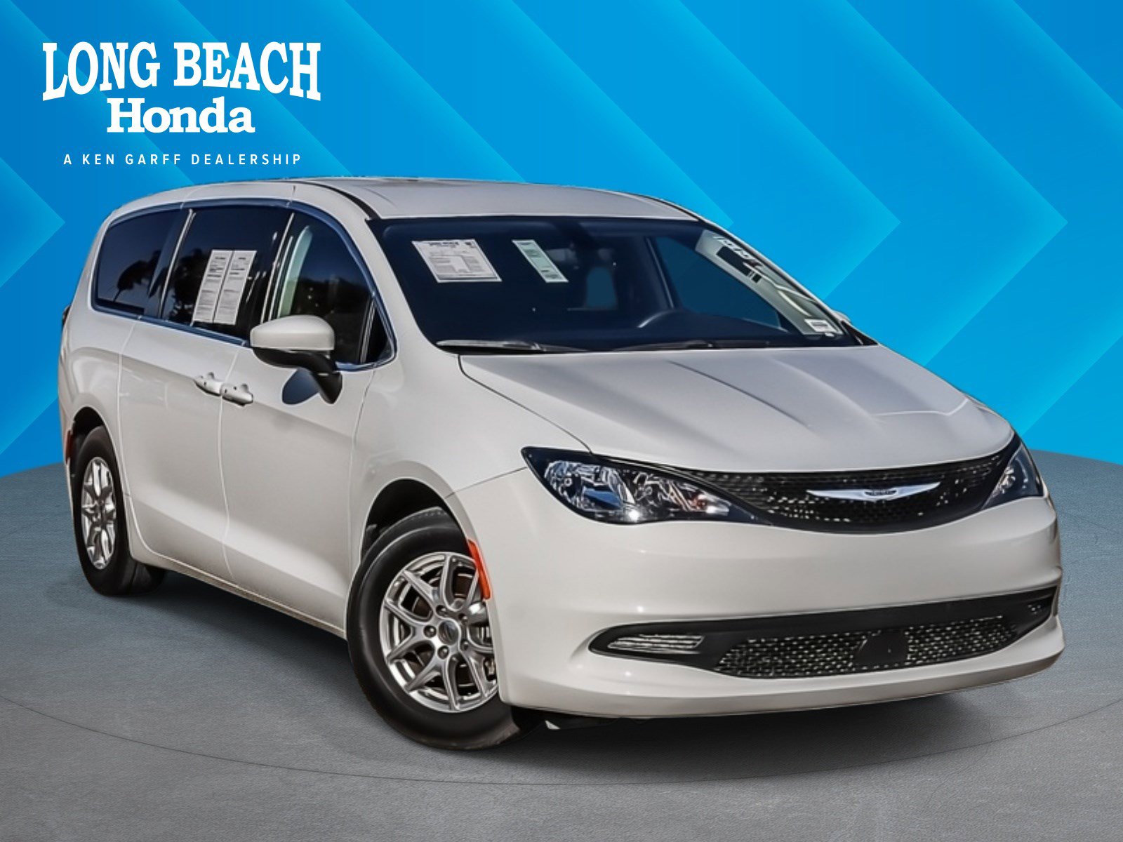 Pre-Owned 2022 Chrysler Voyager LX's photo