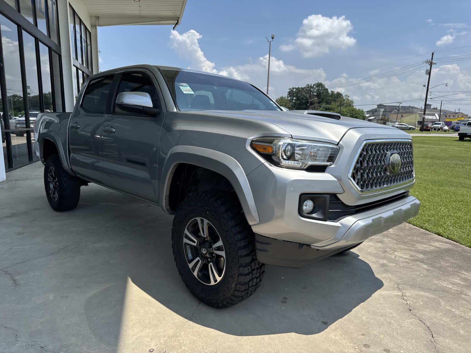 2019 Toyota Tacoma TRD Sport photo 2