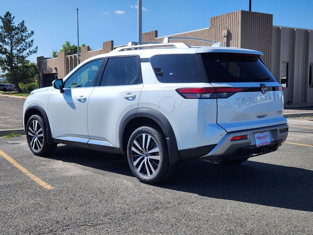 2025 Nissan Pathfinder Platinum photo 3