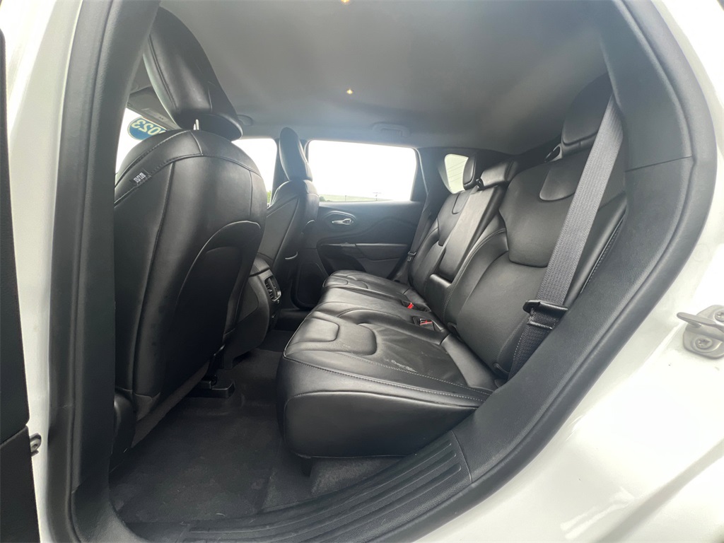 2023 Jeep Cherokee Altitude photo 32