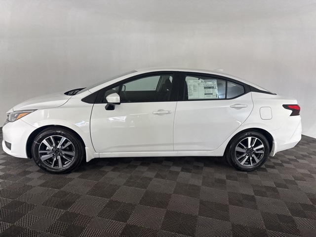 2025 Nissan Versa 1.6 SV photo 4