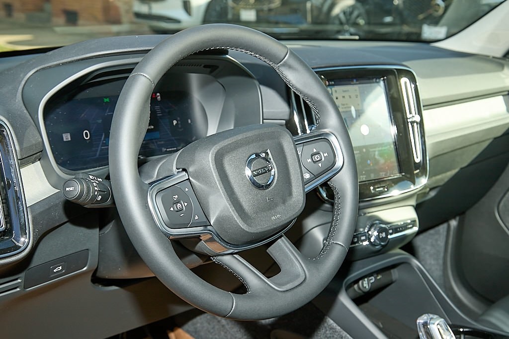 2026 VOLVO XC40 - Image 12