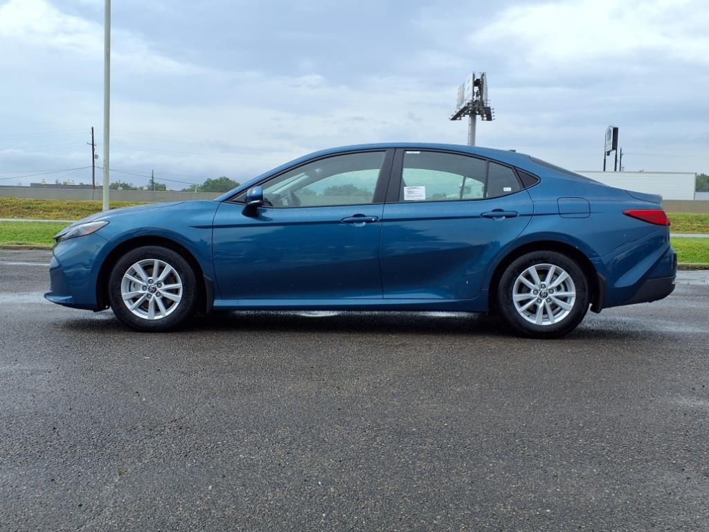 2025 Toyota Camry LE photo 6