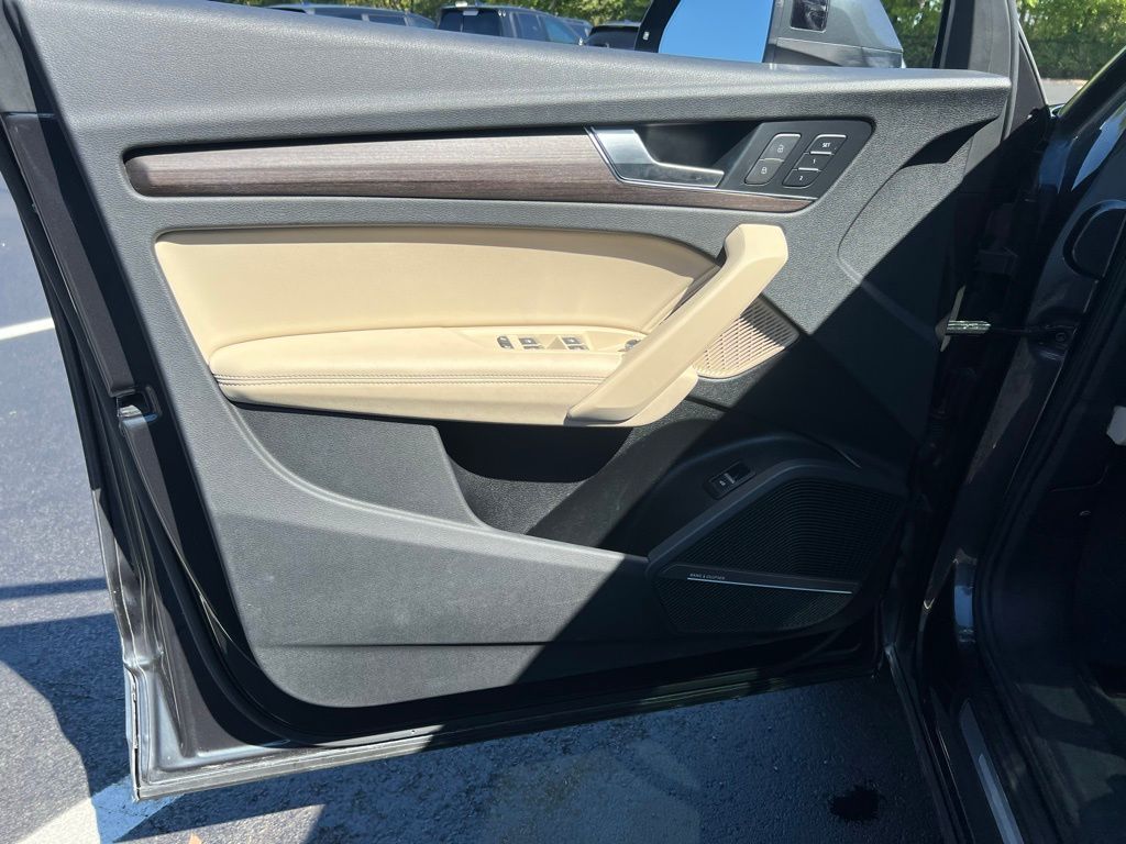 2021 Audi Q5 45 Prestige photo 16