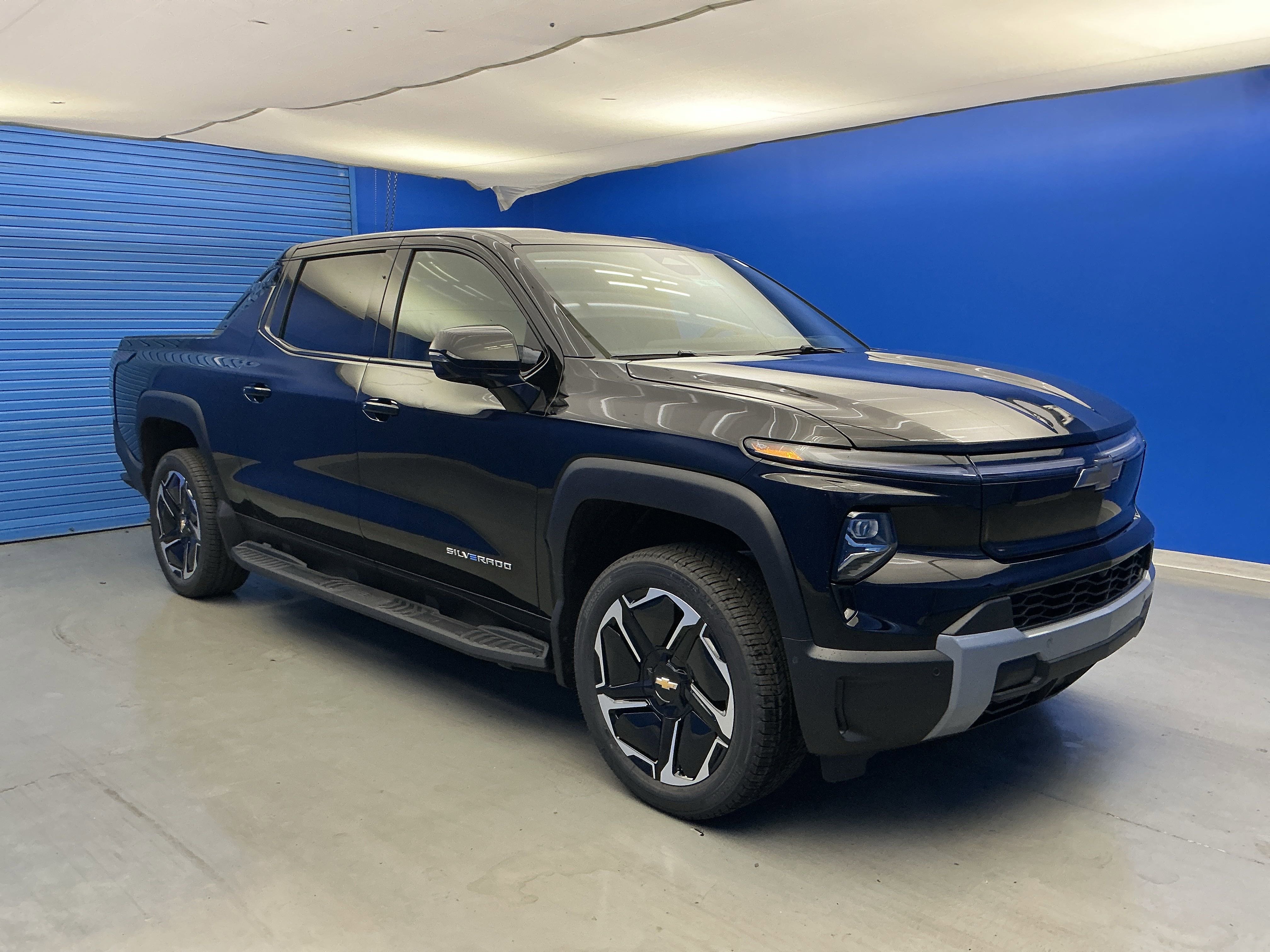 2026 Chevrolet Silverado EV photo 2