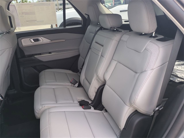 2025 Ford Explorer photo 14