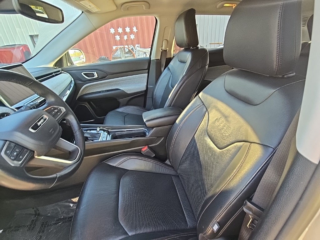 2022 Jeep Compass Latitude Lux photo 14