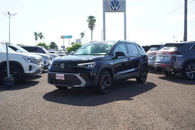 2025 Volkswagen Taos SE's photo