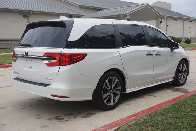 2023 Honda Odyssey Touring photo 4