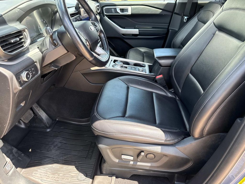 2021 Ford Explorer XLT photo 9