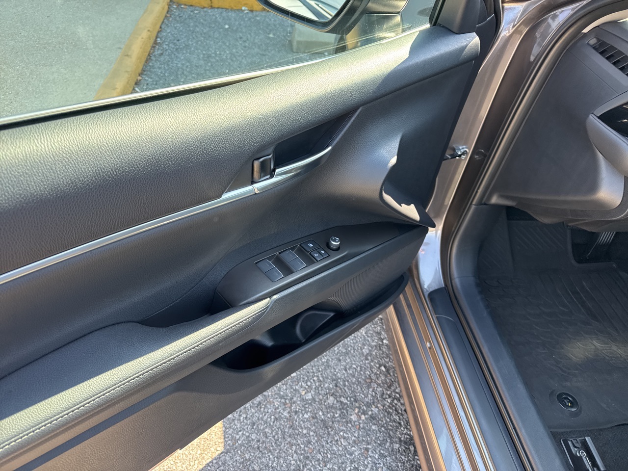 2022 Toyota Camry Hybrid XSE photo 11