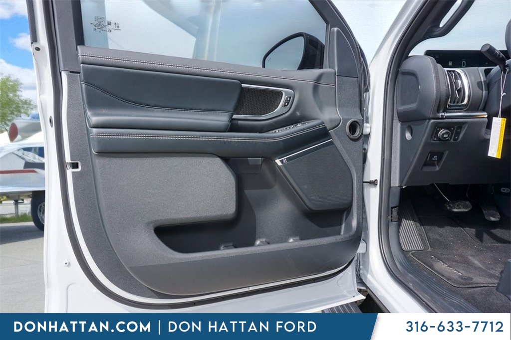 2025 Ford Expedition Platinum photo 15