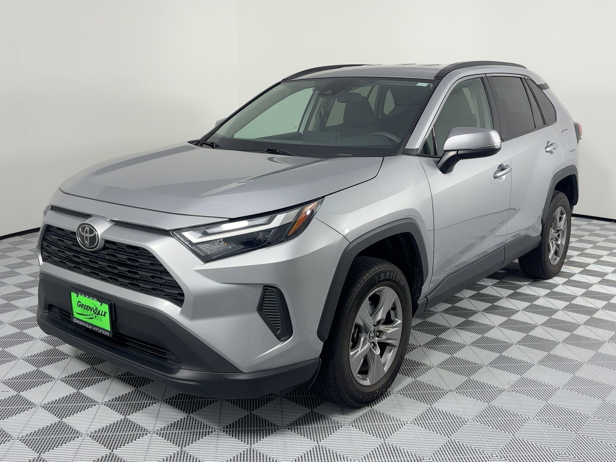 2024 Toyota RAV4 XLE's photo
