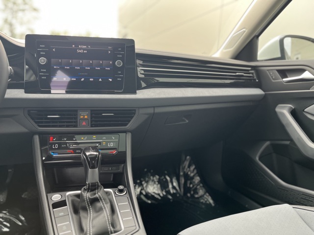 2026 Volkswagen Jetta SE photo 6