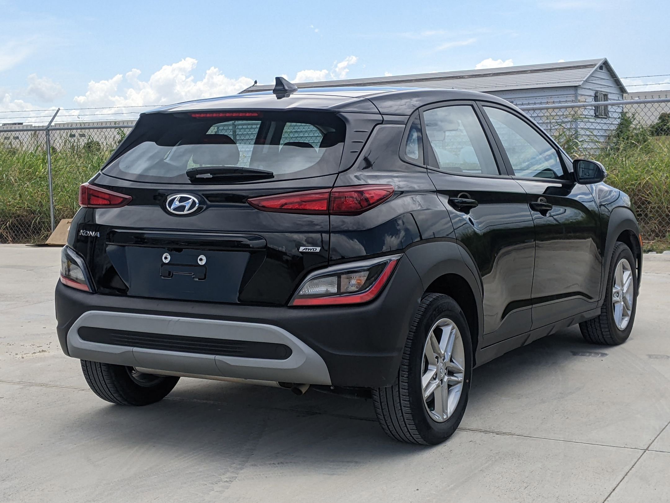 2023 Hyundai Kona SE photo 3