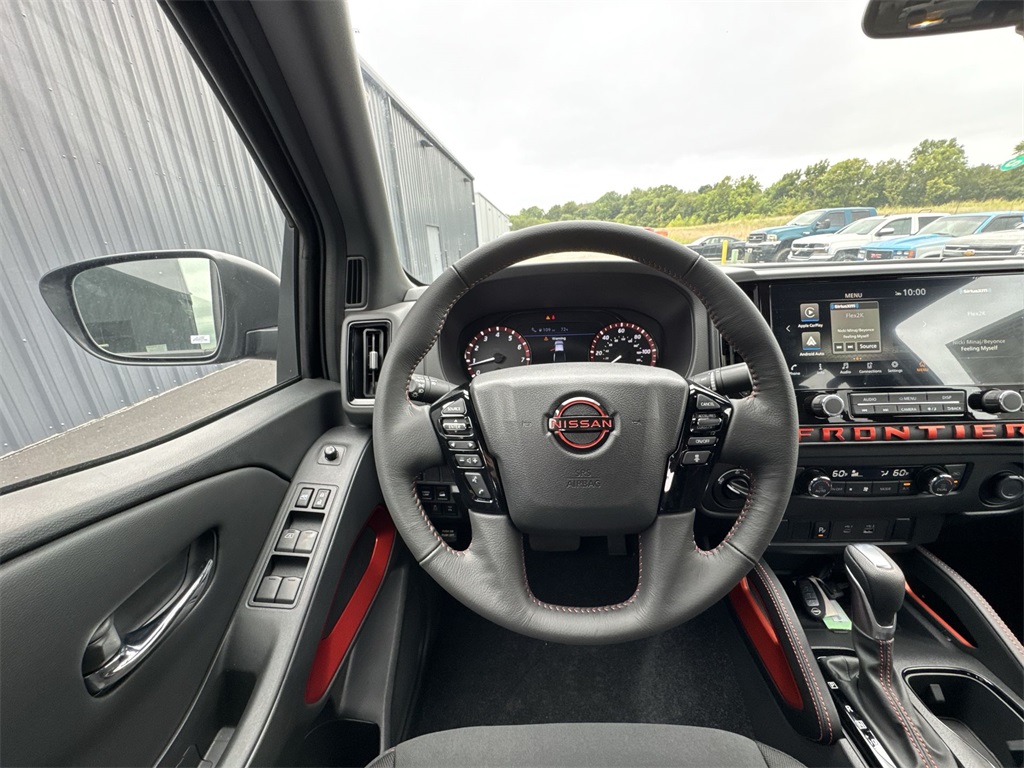 2025 Nissan Frontier PRO-4X photo 14