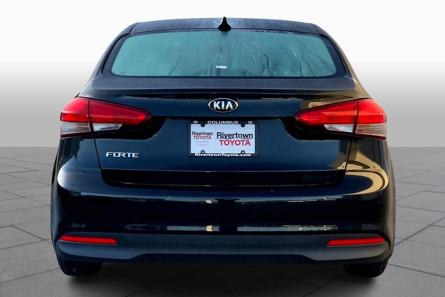 2017 Kia Forte LX Base photo 4