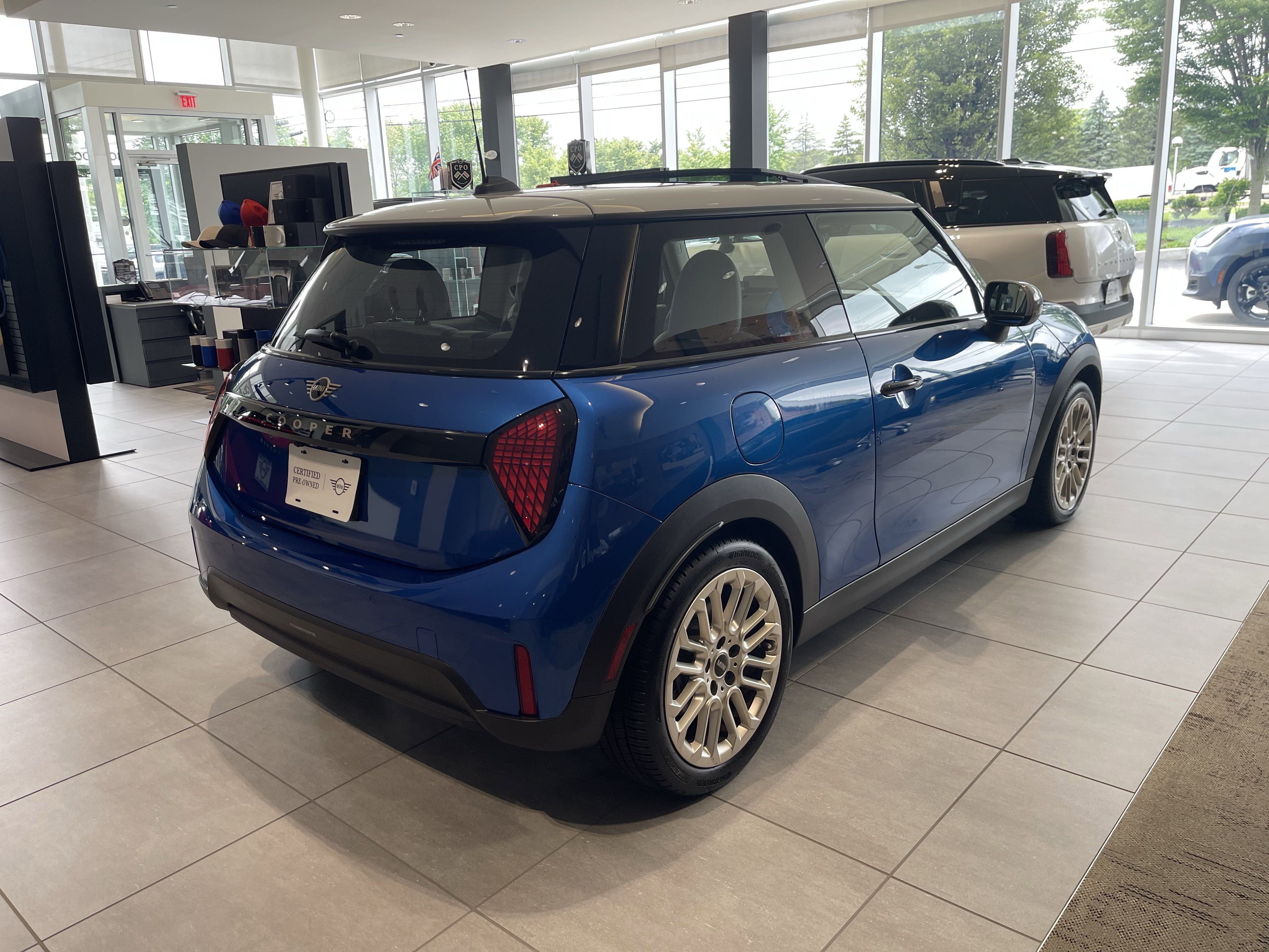2025 Mini Cooper Hardtop 2 Door photo 3