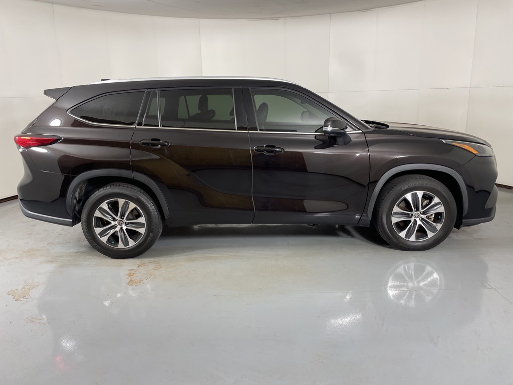 2022 Toyota Highlander XLE photo 8