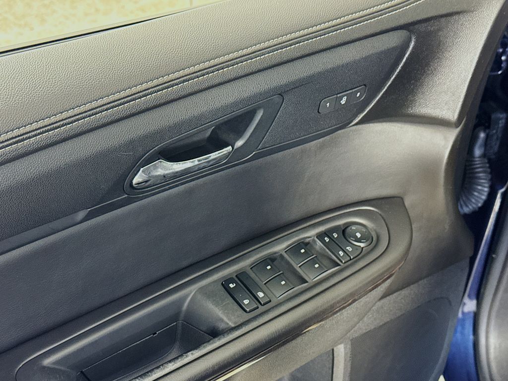 2016 Chevrolet Traverse LTZ photo 21