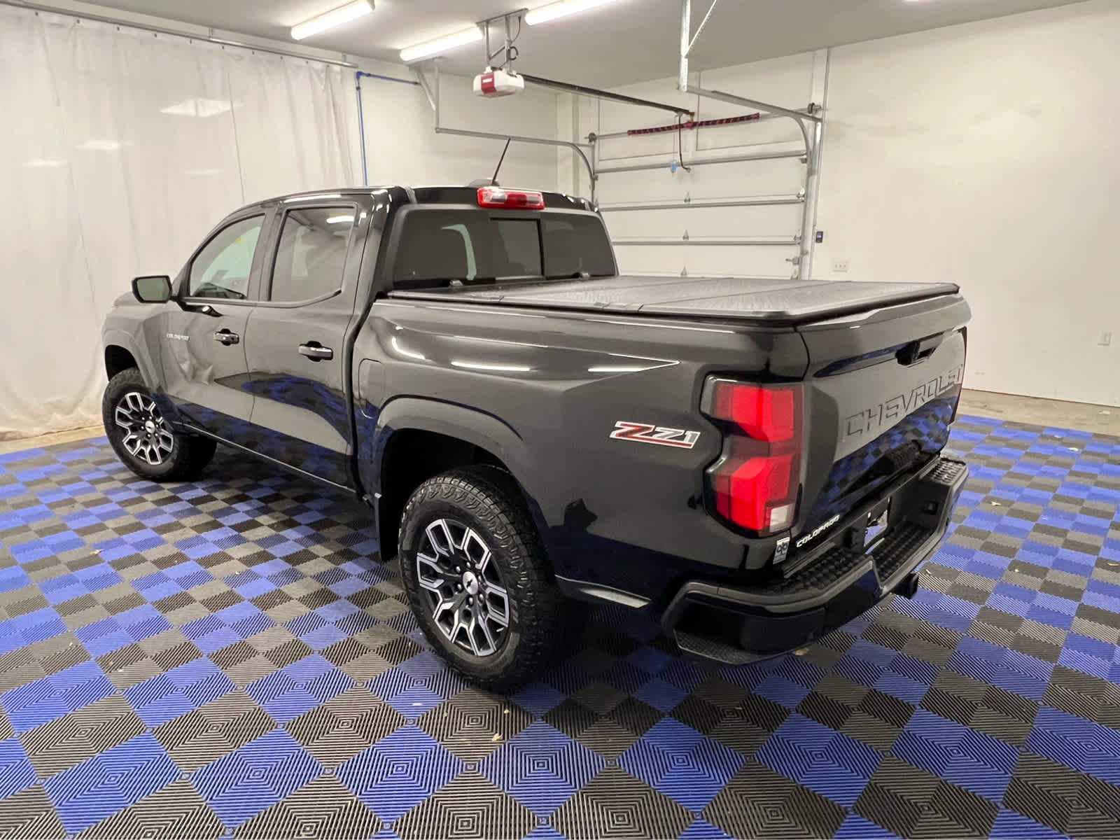 2024 Chevrolet Colorado Z71 photo 2