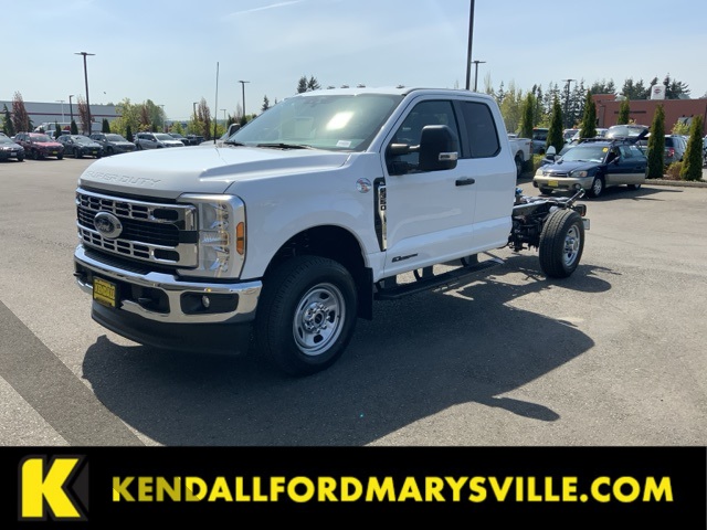 2025 Ford F-350 Super Duty Chassis Cab XL's photo