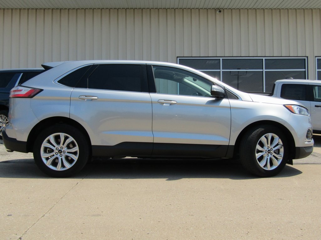2024 Ford Edge Titanium photo 2